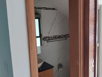 CASA EN VENTA EN COTO   EN SOLARES FRENTE AL LAGO