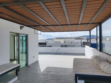 CASA EN VENTA EN COTO   EN SOLARES FRENTE AL LAGO