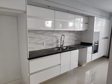CASA EN VENTA EN COTO   EN SOLARES FRENTE AL LAGO