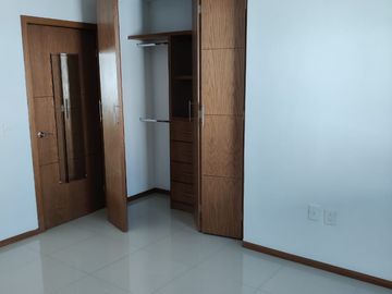 CASA EN VENTA EN COTO   EN SOLARES FRENTE AL LAGO