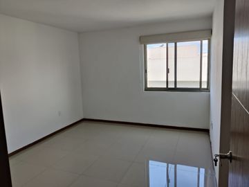 CASA EN VENTA EN COTO   EN SOLARES FRENTE AL LAGO