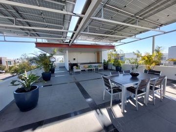 CASA EN VENTA EN COTO   EN SOLARES FRENTE AL LAGO