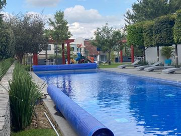 CASA EN VENTA EN COTO   EN SOLARES FRENTE AL LAGO