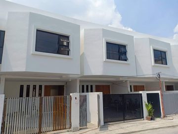 Townhouse near Sienna College of Taytay