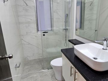VENTA DE CASA EN SAMBORONDON KM 7 - URBANIZACIÓN LAGUNA DEL SOL