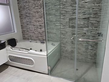 VENTA DE CASA EN SAMBORONDON KM 7 - URBANIZACIÓN LAGUNA DEL SOL