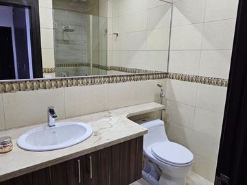 VENTA DE CASA EN SAMBORONDON KM 7 - URBANIZACIÓN LAGUNA DEL SOL