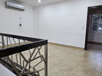 VENTA DE CASA EN SAMBORONDON KM 7 - URBANIZACIÓN LAGUNA DEL SOL