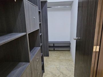 VENTA DE CASA EN SAMBORONDON KM 7 - URBANIZACIÓN LAGUNA DEL SOL