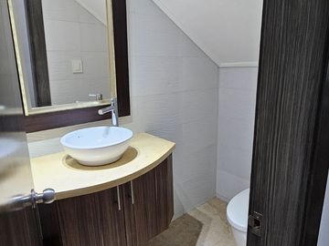 VENTA DE CASA EN SAMBORONDON KM 7 - URBANIZACIÓN LAGUNA DEL SOL