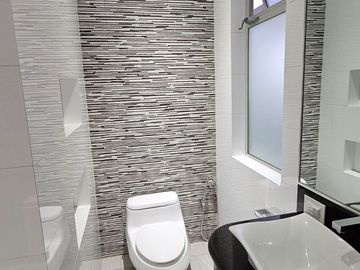 VENTA DE CASA EN SAMBORONDON KM 7 - URBANIZACIÓN LAGUNA DEL SOL
