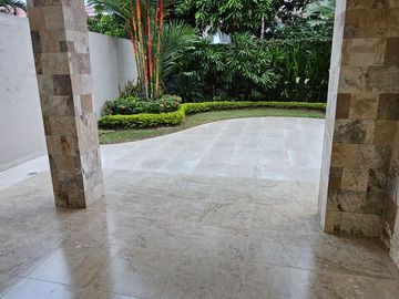 VENTA DE CASA EN SAMBORONDON KM 7 - URBANIZACIÓN LAGUNA DEL SOL