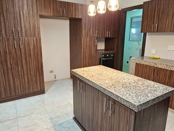 VENTA DE CASA EN SAMBORONDON KM 7 - URBANIZACIÓN LAGUNA DEL SOL