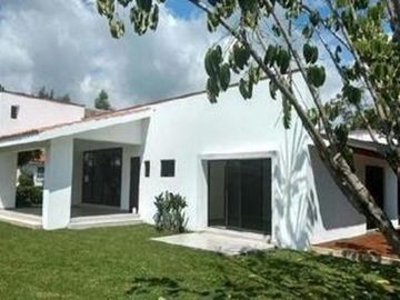 CASA EN REMATE BANCARIO EN FRACCIONAMIENTO LOMAS DE COCOYOC MORELOS