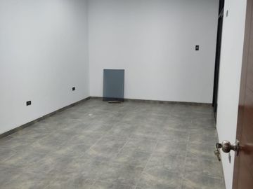 VENDO CASA DE ESTRENO EN LA ENTRADA DE BOULEVARD