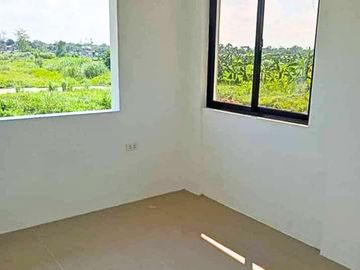 CENTER POINT BARE FINISHED - 2 STOREY SINGLE DETACHED