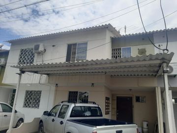 SE VENDE CASA EN MUCHO LOTE 2