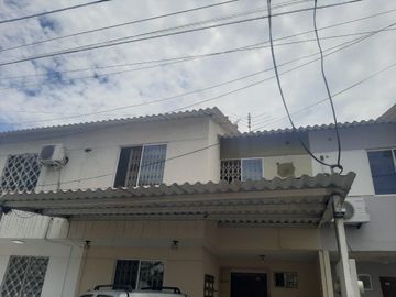 SE VENDE CASA EN MUCHO LOTE 2