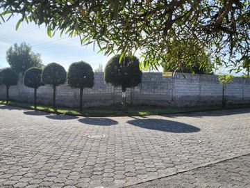 En Venta lote de 2577 metros dentro de Urbanización sector bodegas del supermaxi