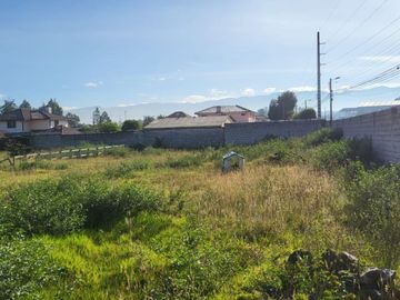 En Venta lote de 2577 metros dentro de Urbanización sector bodegas del supermaxi