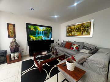 ¡Hermoso Dúplex con Amplias Terrazas y Jacuzzi en San Borja!