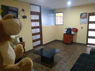 Propiedad  con oficinas y patio amplio muy cerca de la Volkswagen