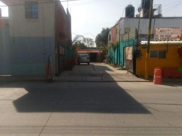 Propiedad  con oficinas y patio amplio muy cerca de la Volkswagen