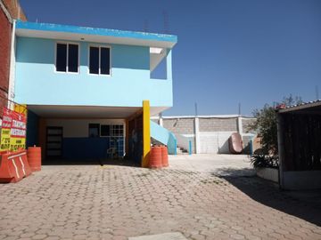 Propiedad  con oficinas y patio amplio muy cerca de la Volkswagen