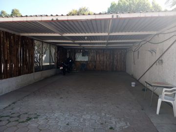 Propiedad  con oficinas y patio amplio muy cerca de la Volkswagen