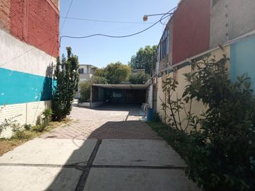 Propiedad  con oficinas y patio amplio muy cerca de la Volkswagen