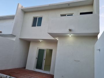 Venta o Renta de Casa en Privado Los Mezquites