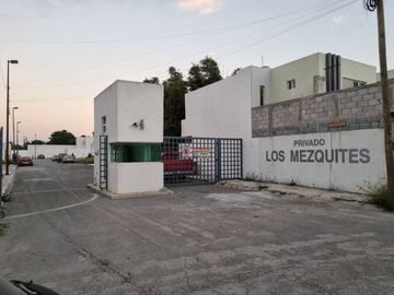 Venta o Renta de Casa en Privado Los Mezquites