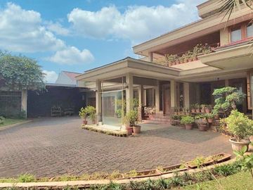 Dijual Rumah Besar di Kemang Timur LT 1700 LB 1000 Ada Pool