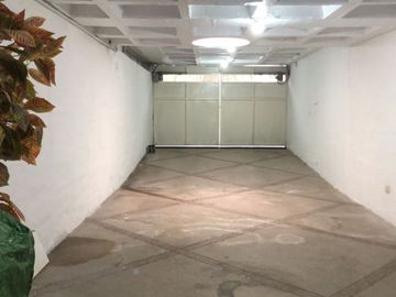 VENDO CASA ESQUINERA CON AMPLIOS ESPACIOS EN LA URBANIZACION EL CONDADO 496 METROS DE CONSTRUCCION