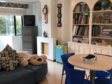 VENDO CASA ESQUINERA CON AMPLIOS ESPACIOS EN LA URBANIZACION EL CONDADO 496 METROS DE CONSTRUCCION