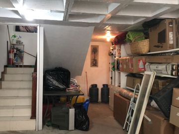 VENDO CASA ESQUINERA CON AMPLIOS ESPACIOS EN LA URBANIZACION EL CONDADO 496 METROS DE CONSTRUCCION
