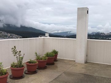 VENDO CASA ESQUINERA CON AMPLIOS ESPACIOS EN LA URBANIZACION EL CONDADO 496 METROS DE CONSTRUCCION