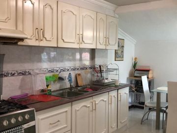 VENDO CASA ESQUINERA CON AMPLIOS ESPACIOS EN LA URBANIZACION EL CONDADO 496 METROS DE CONSTRUCCION