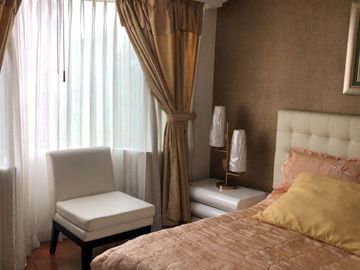 VENDO CASA ESQUINERA CON AMPLIOS ESPACIOS EN LA URBANIZACION EL CONDADO 496 METROS DE CONSTRUCCION