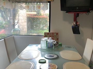 VENDO CASA ESQUINERA CON AMPLIOS ESPACIOS EN LA URBANIZACION EL CONDADO 496 METROS DE CONSTRUCCION