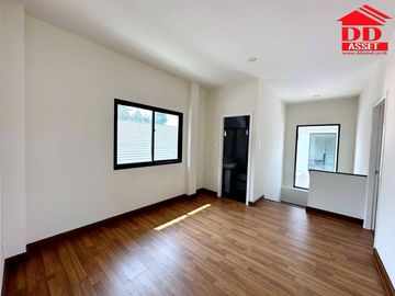 ขาย / ให้เช่าบ้าน 2 ชั้น ซีพีเอ็น นิน วงแหวน ลำลูกกาคลอง6  รหัส H8027