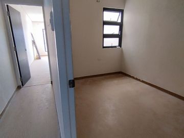 Townhouse in Visayas Avenue Quezon City PH2808