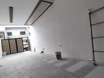 Townhouse in Visayas Avenue Quezon City PH2808