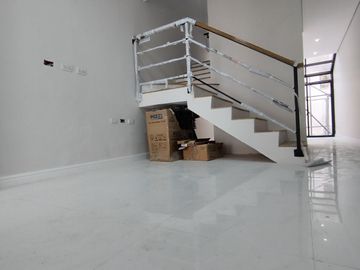 Townhouse in Visayas Avenue Quezon City PH2808