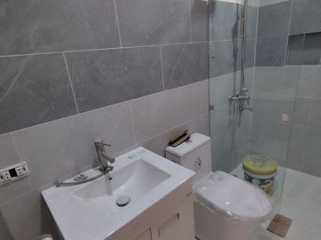 Townhouse in Visayas Avenue Quezon City PH2808