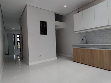 Townhouse in Visayas Avenue Quezon City PH2808