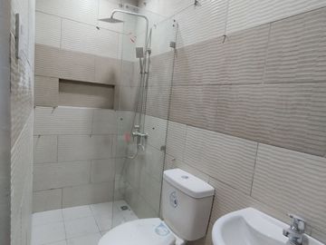 Townhouse in Visayas Avenue Quezon City PH2808