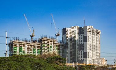 METRO MANILA High End Condo Modern Minimialist Condo near Hotel Mall Resturants and Airport Hospital School Office  HIGH END BUT AFFORDABLE CONDO IN S