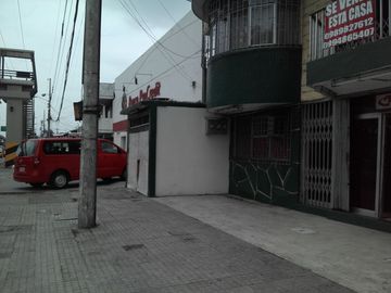 casa vendo  con ubicación comercial