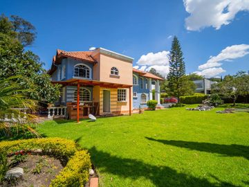 VENTA CASA EN NAYON